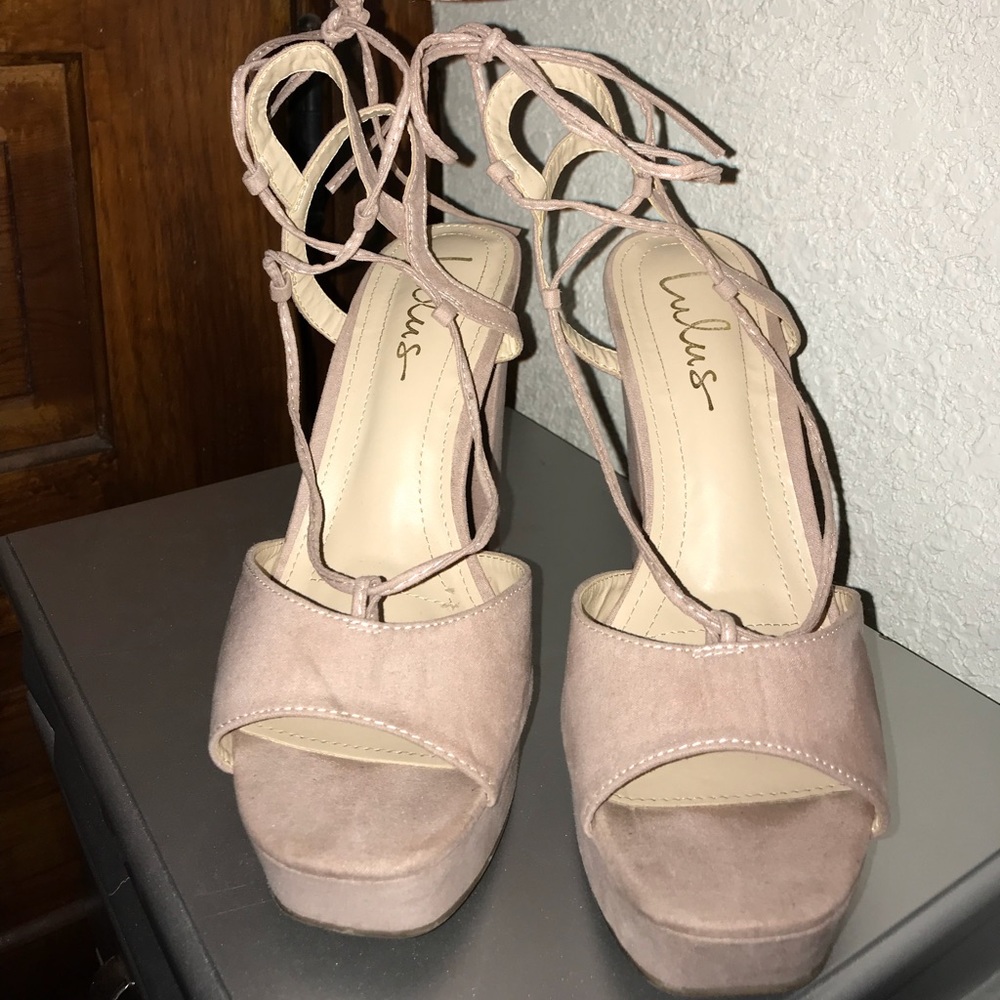 Lulu’s nude heels